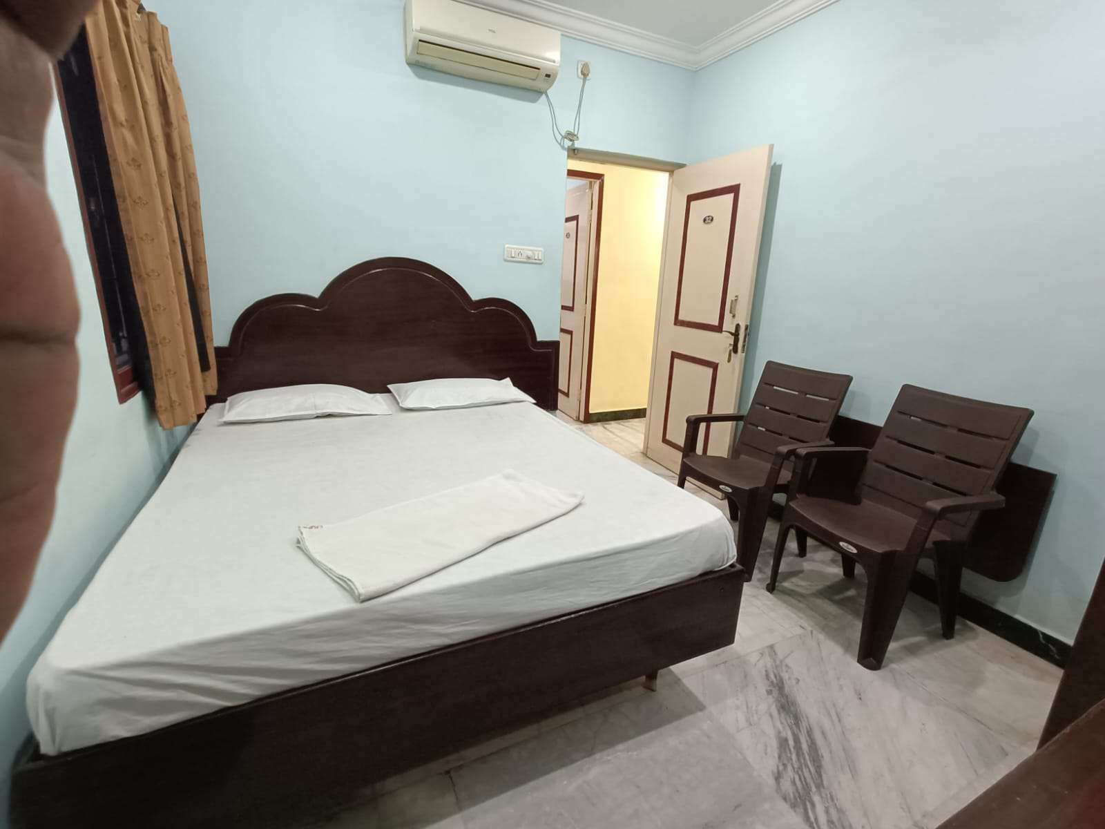 Deluxe air-conditioned double room at MRS Residency
