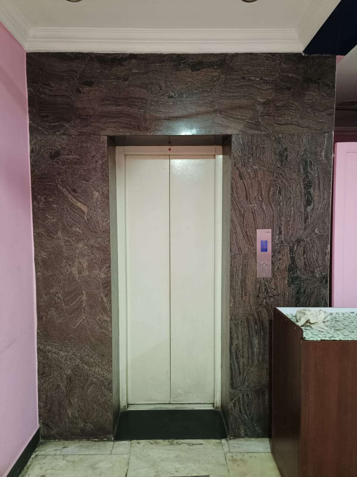 Guest lift at MRS Residency